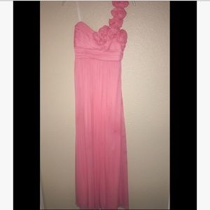 Flattering on any body type and super comfy!